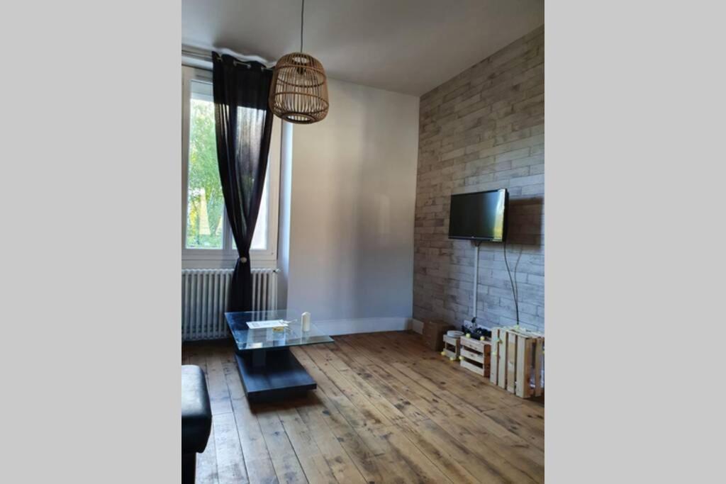 Appartement Spacieux, Wifi ,Cafe A Volonte Blaye-Les-Mines Exterior foto